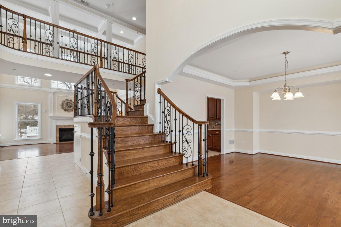 8414 Lillian LANE