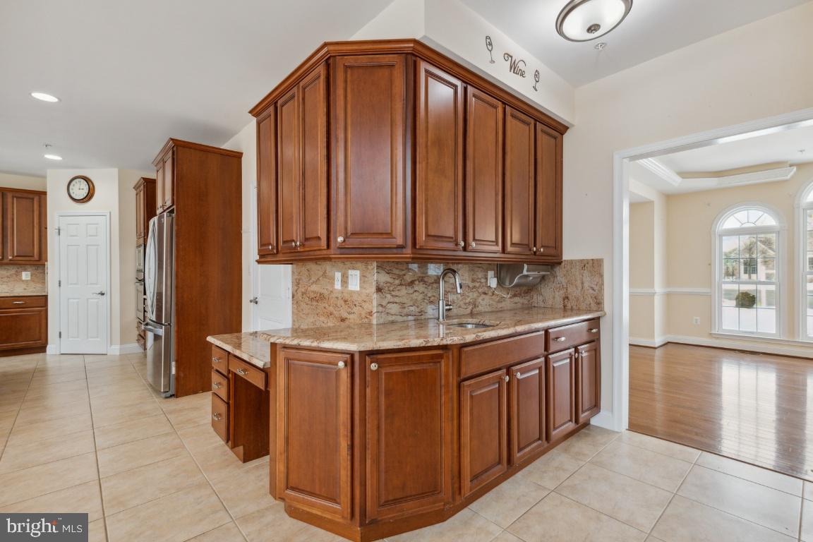 8414 Lillian LANE