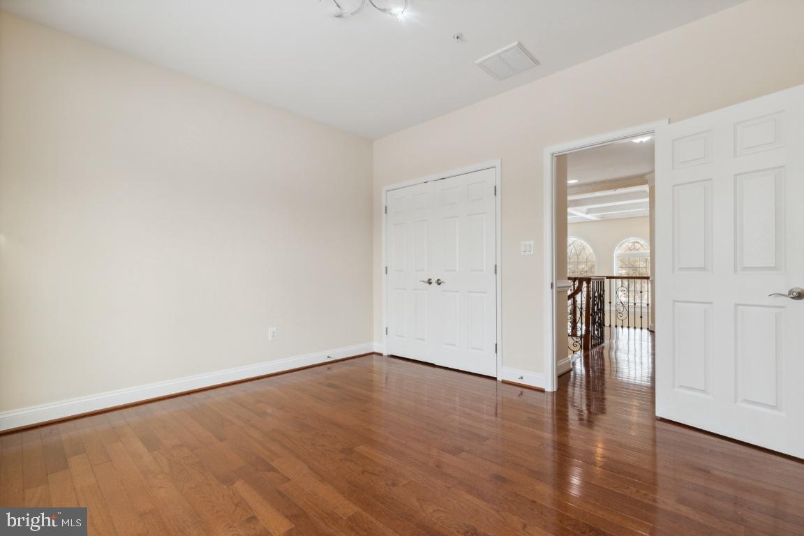 8414 Lillian LANE