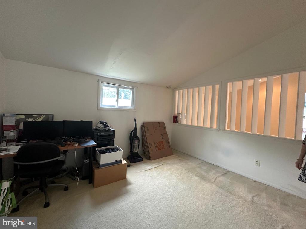 9305 Farewell Rd