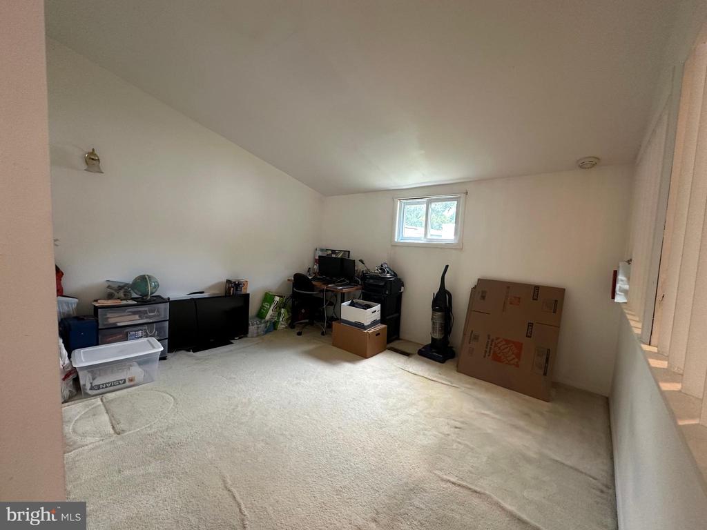 9305 Farewell Rd