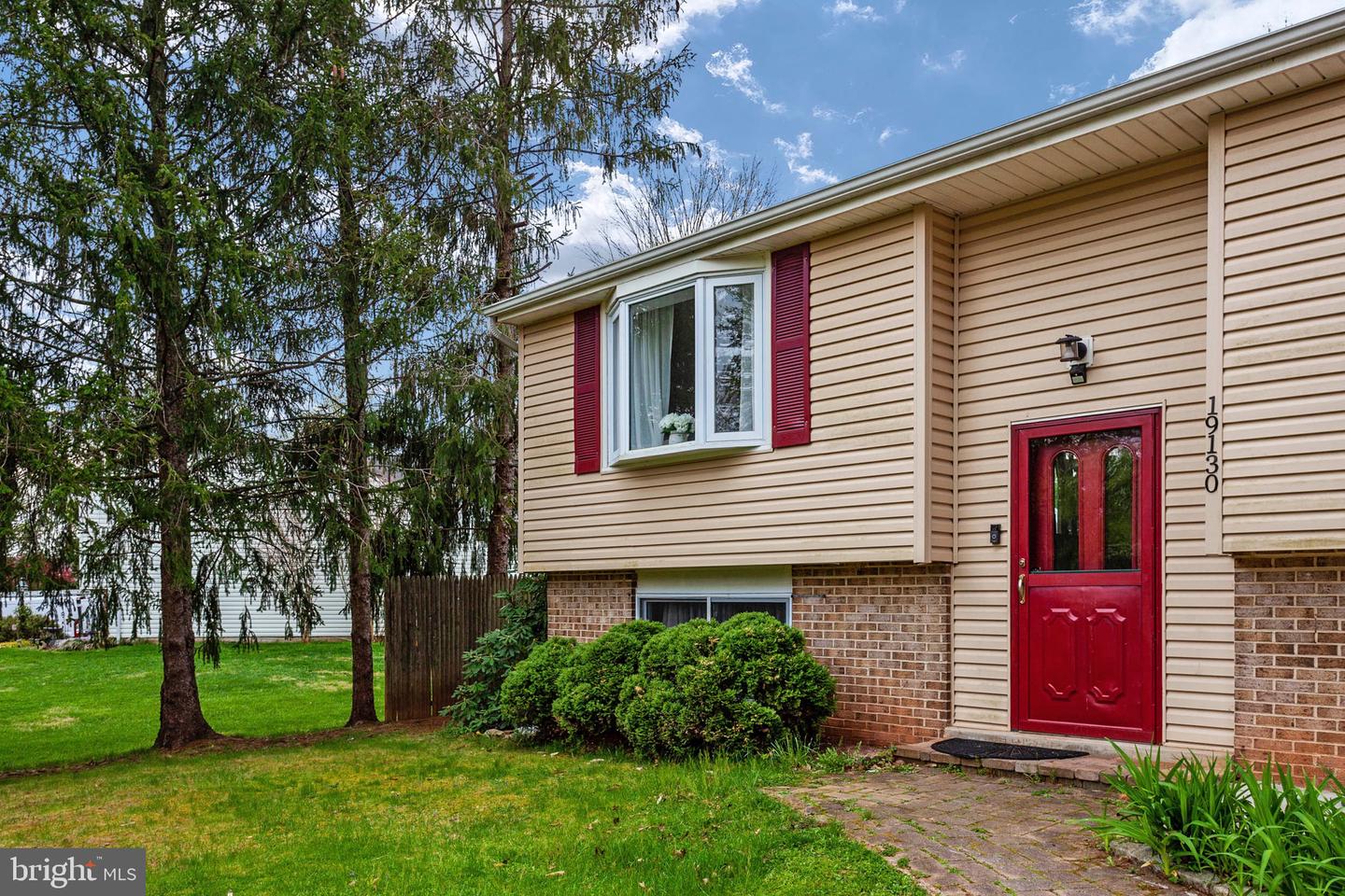 19130 DOWDEN CIRCLE