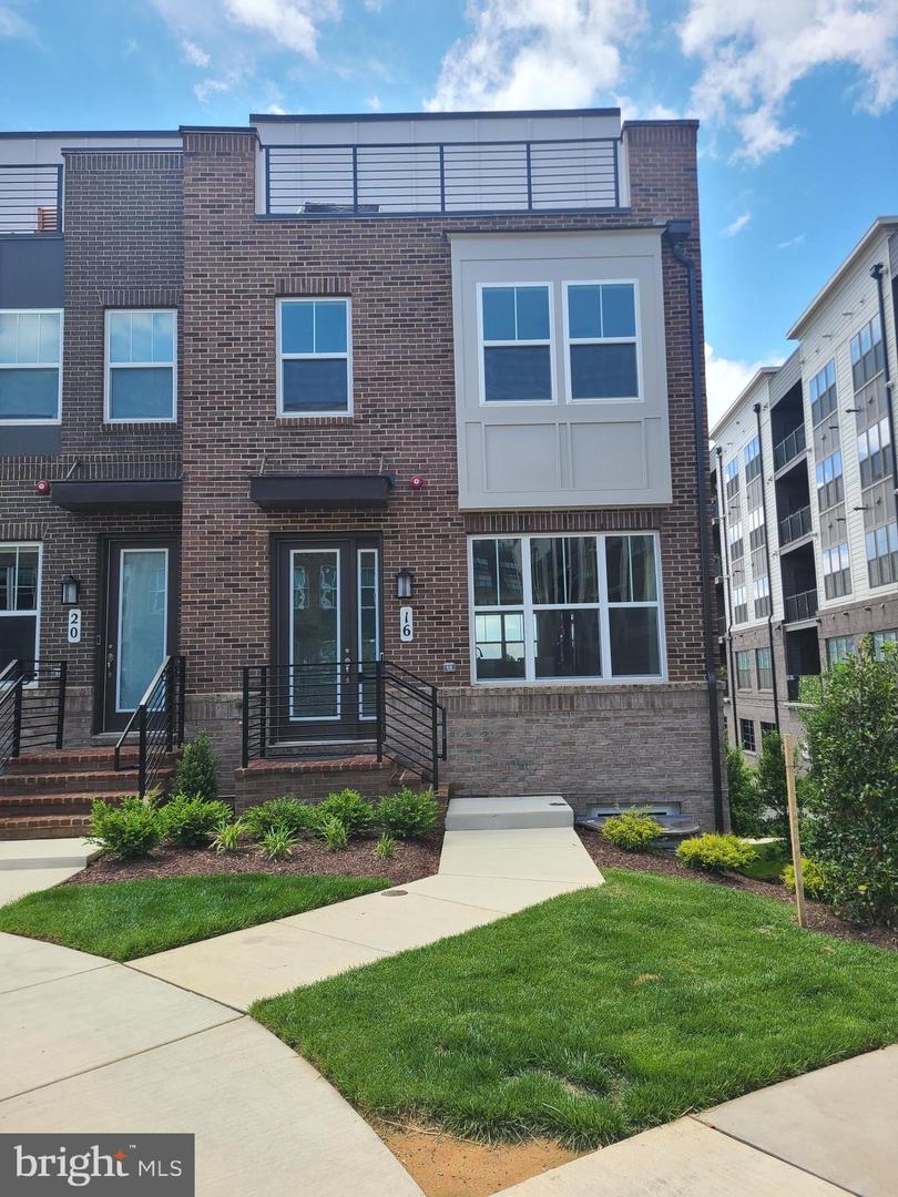 16 BLEEKER PLACE