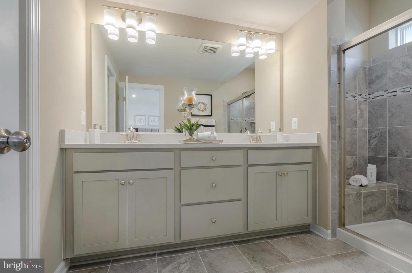 8177 FRONT STREET Unit: Q041