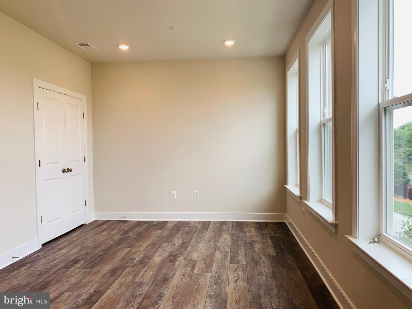 325 SALINGER DRIVE