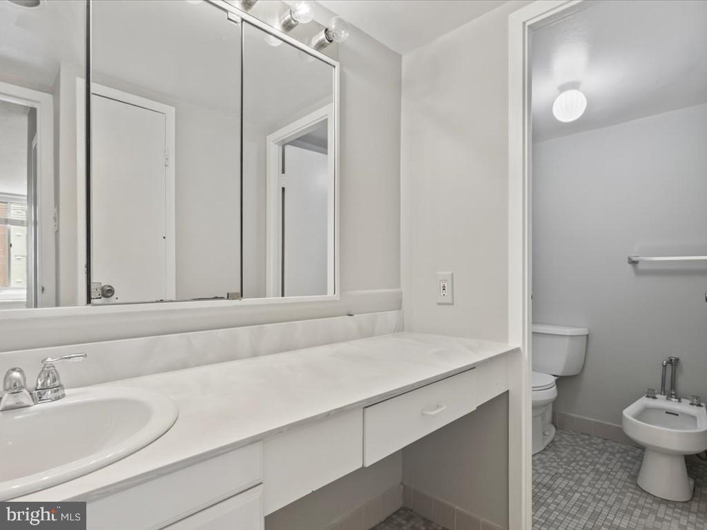 11801 ROCKVILLE PIKE Unit: 710