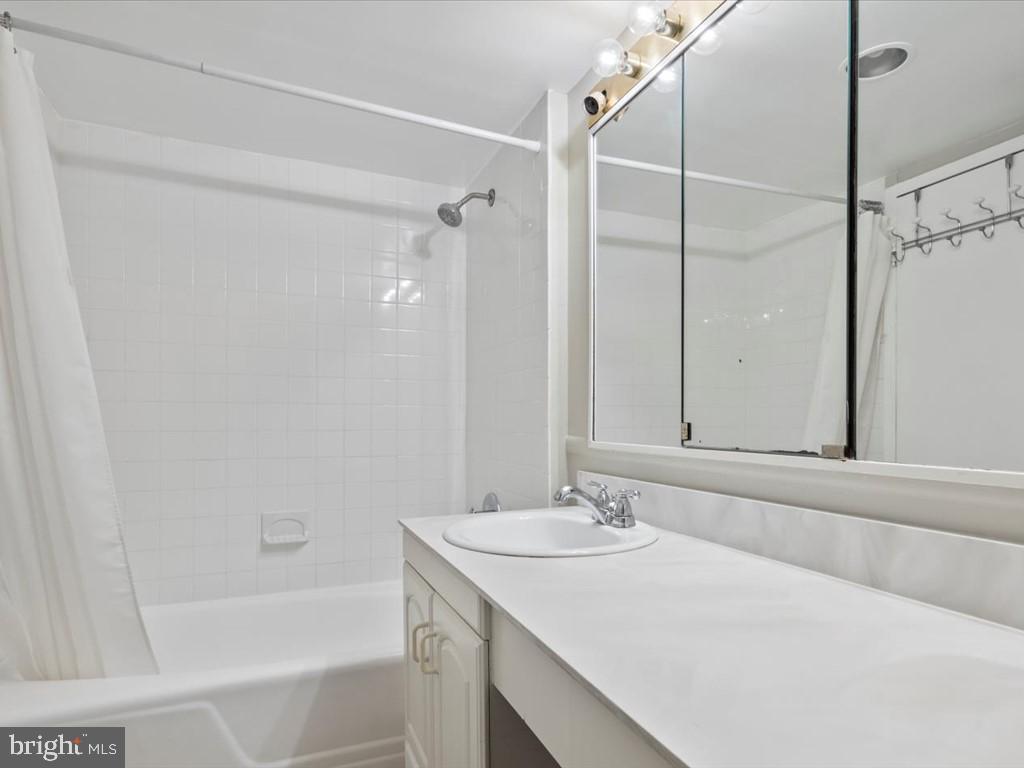 11801 ROCKVILLE PIKE Unit: 710