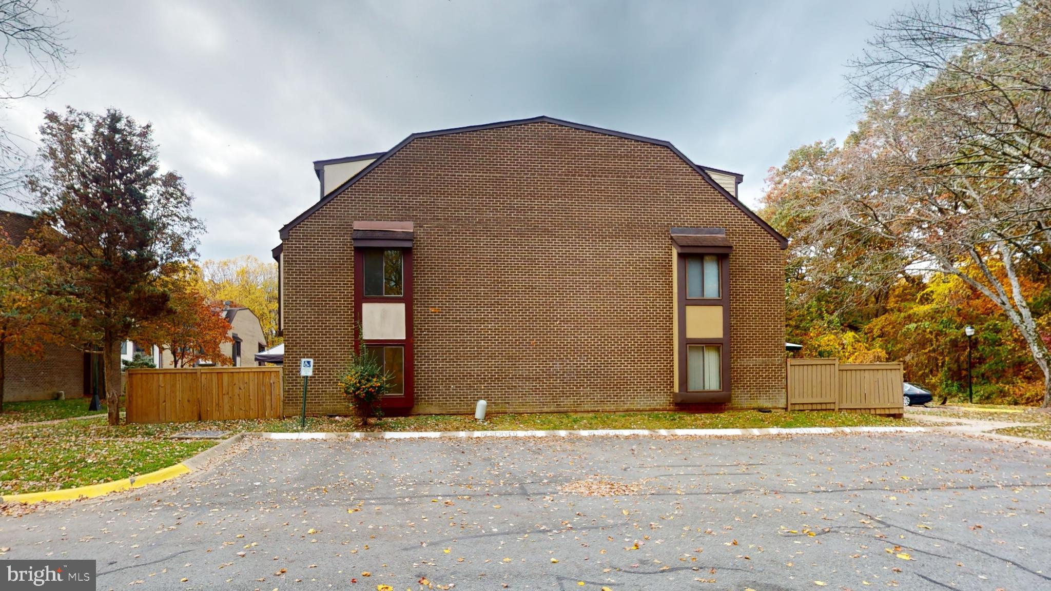 10018 Forest View PLACE
