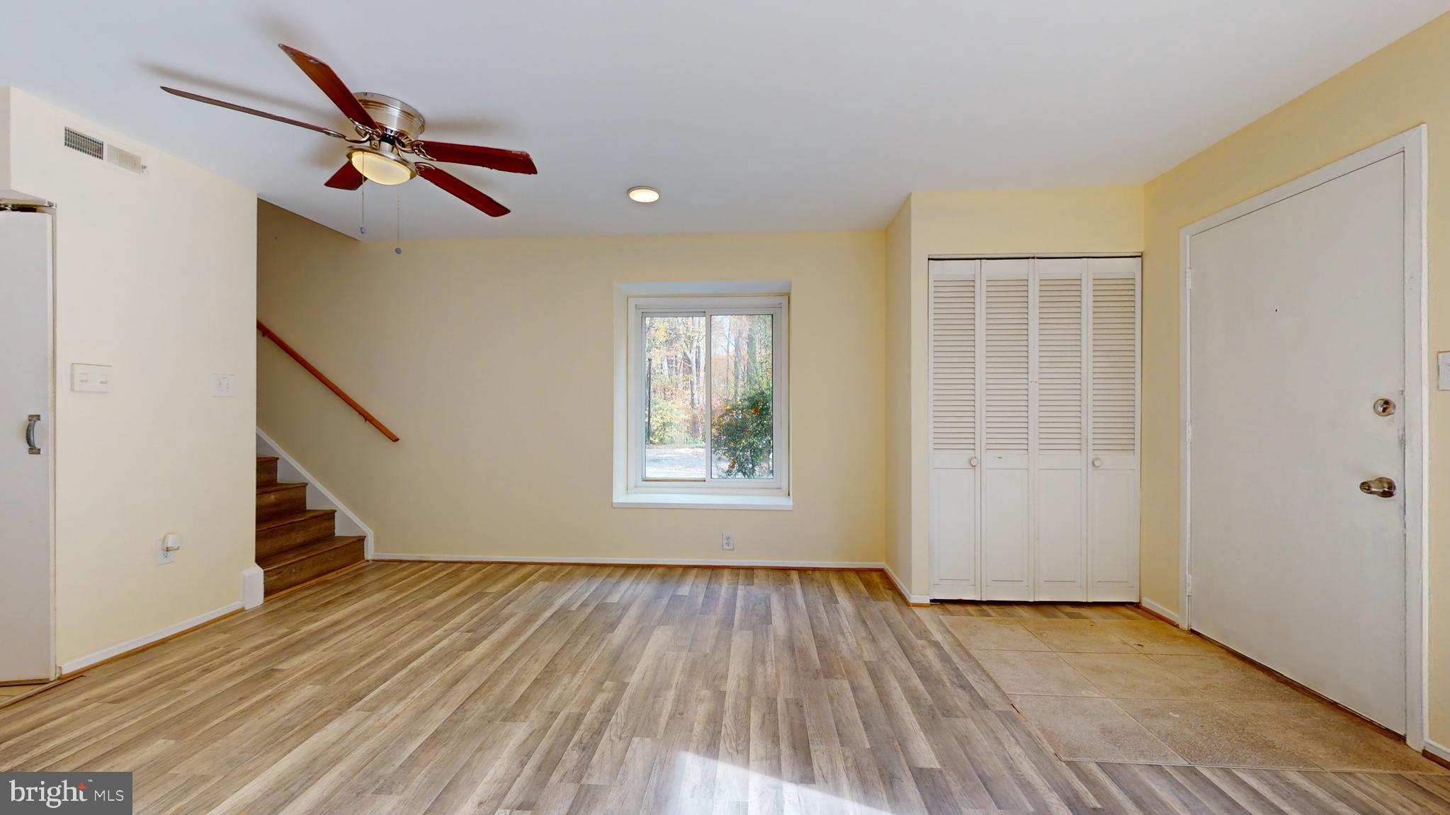 10018 Forest View PLACE