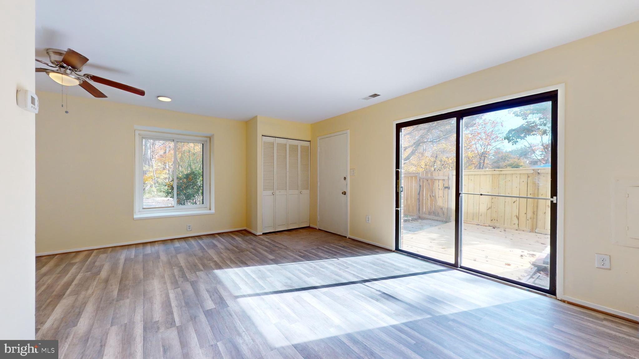 10018 Forest View PLACE