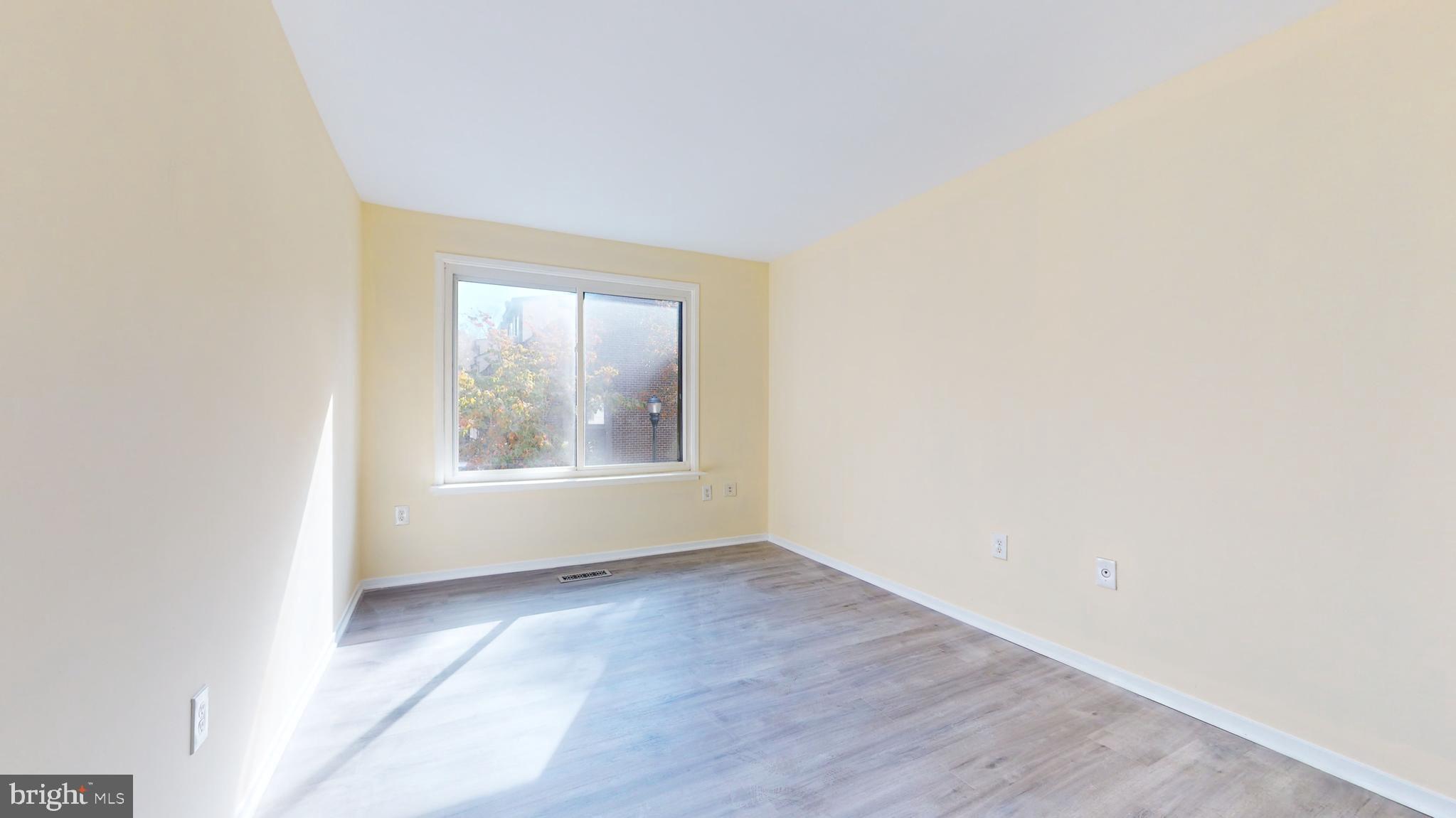 10018 Forest View PLACE