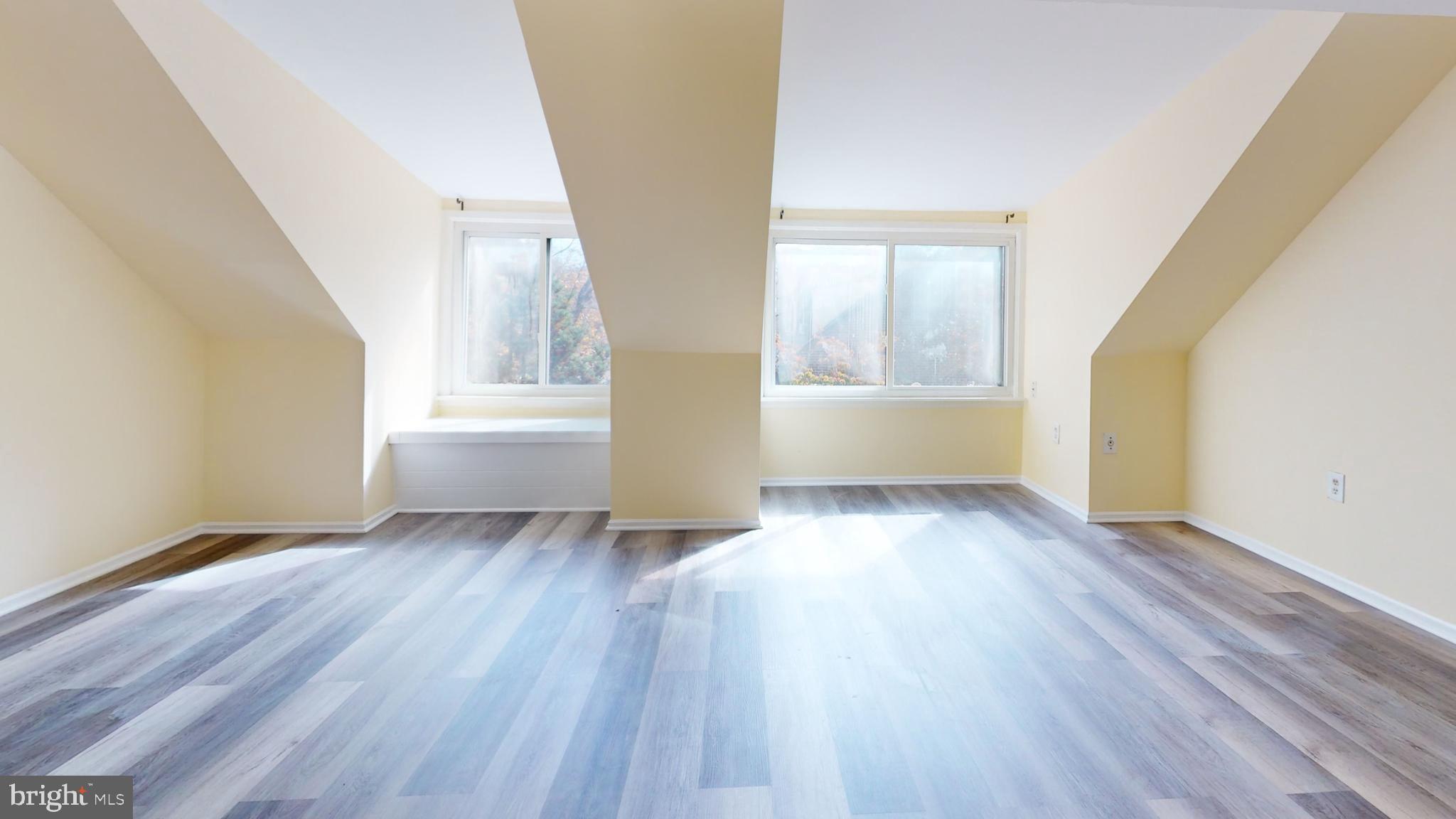 10018 Forest View PLACE