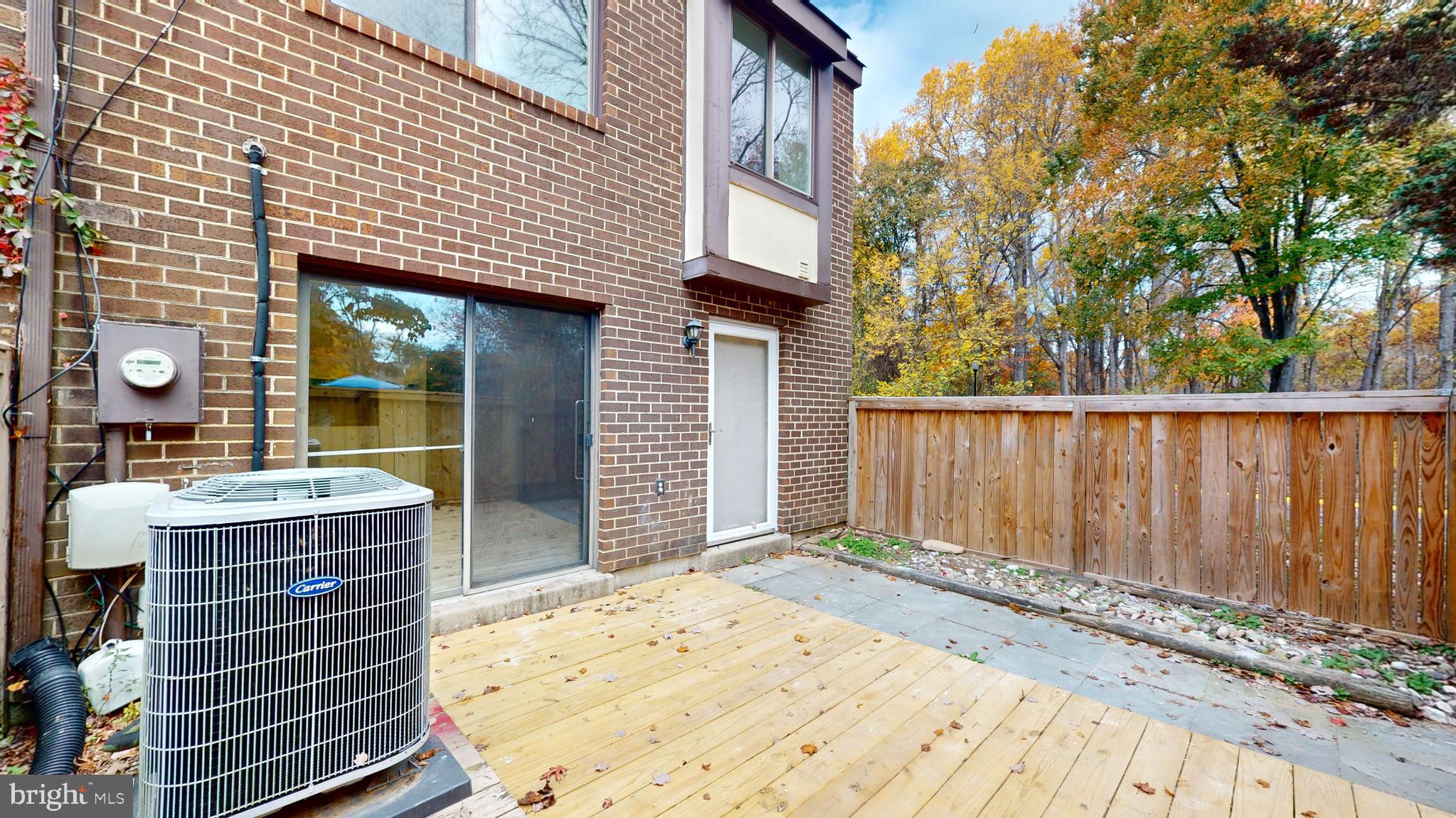 10018 Forest View PLACE