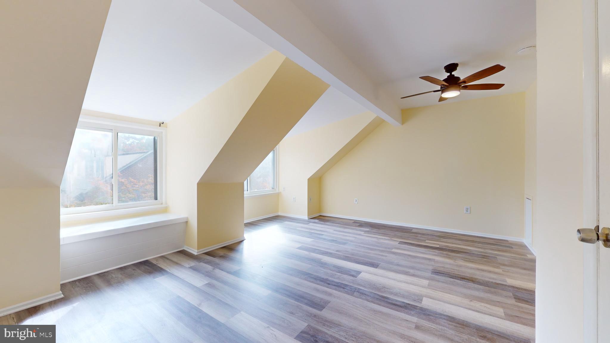 10018 Forest View PLACE
