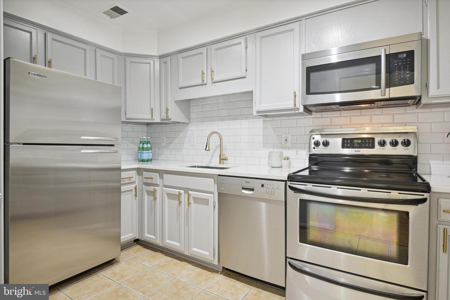 5707 Brewer House Cir #302