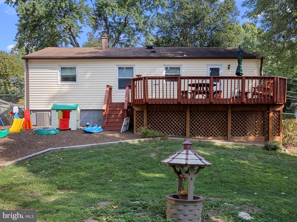 1225 Gladstone Dr