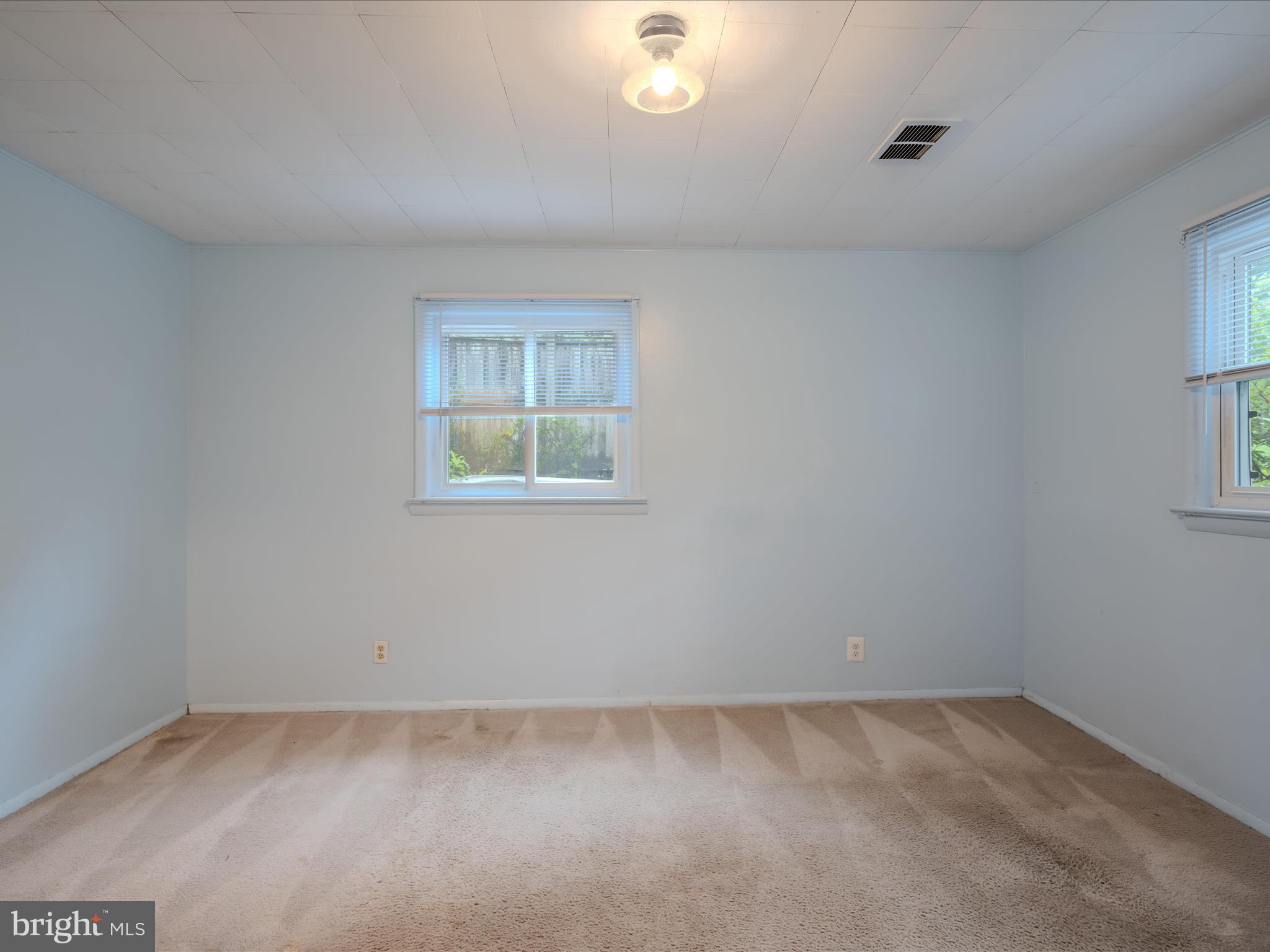 1225 Gladstone Dr