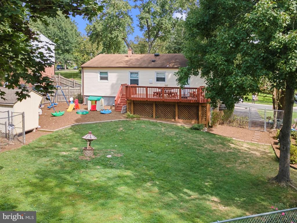 1225 Gladstone Dr
