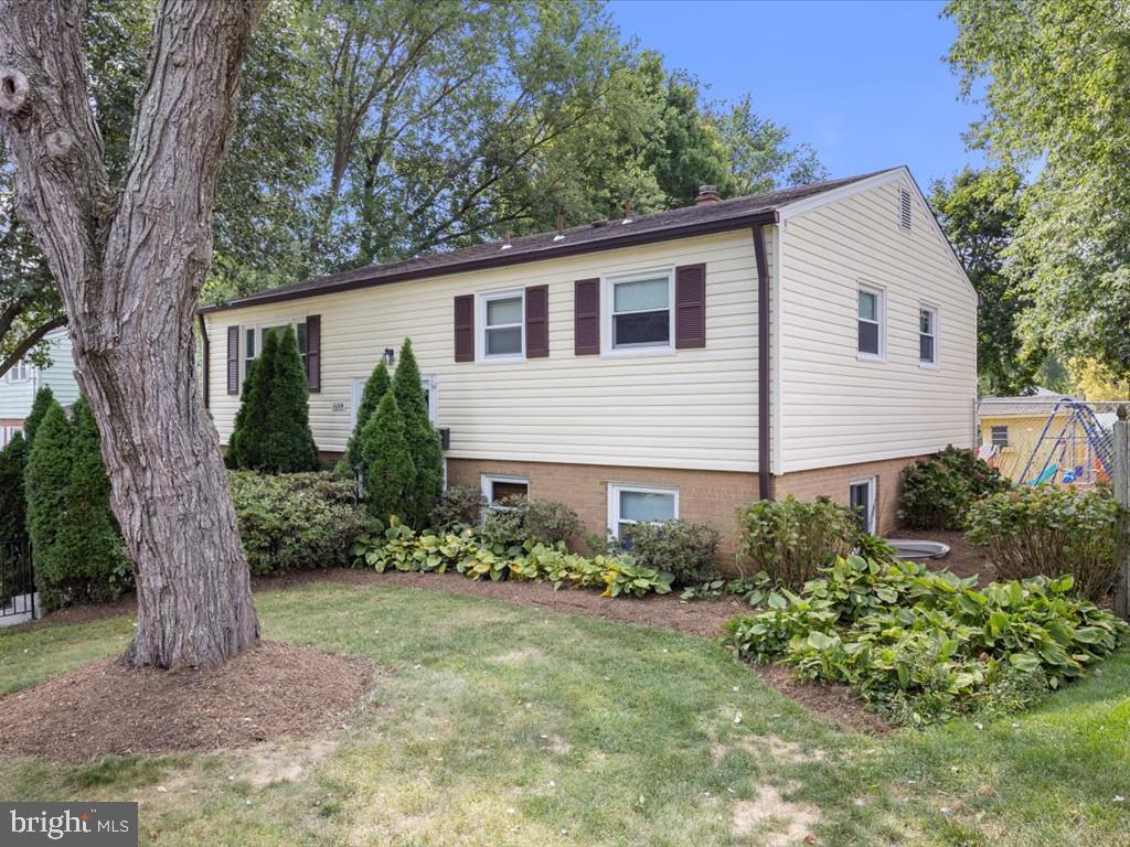 1225 Gladstone Dr