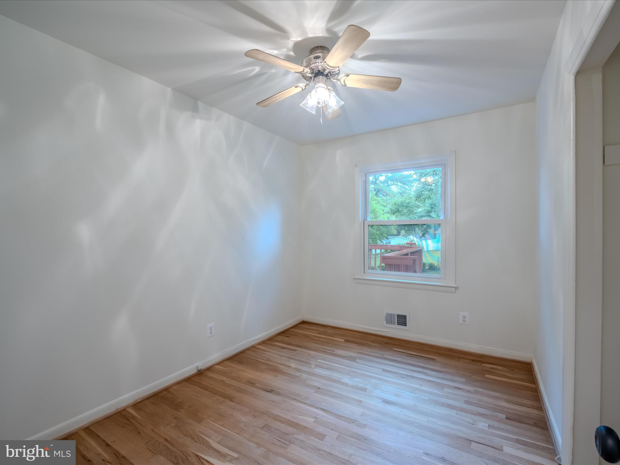 1225 Gladstone Dr