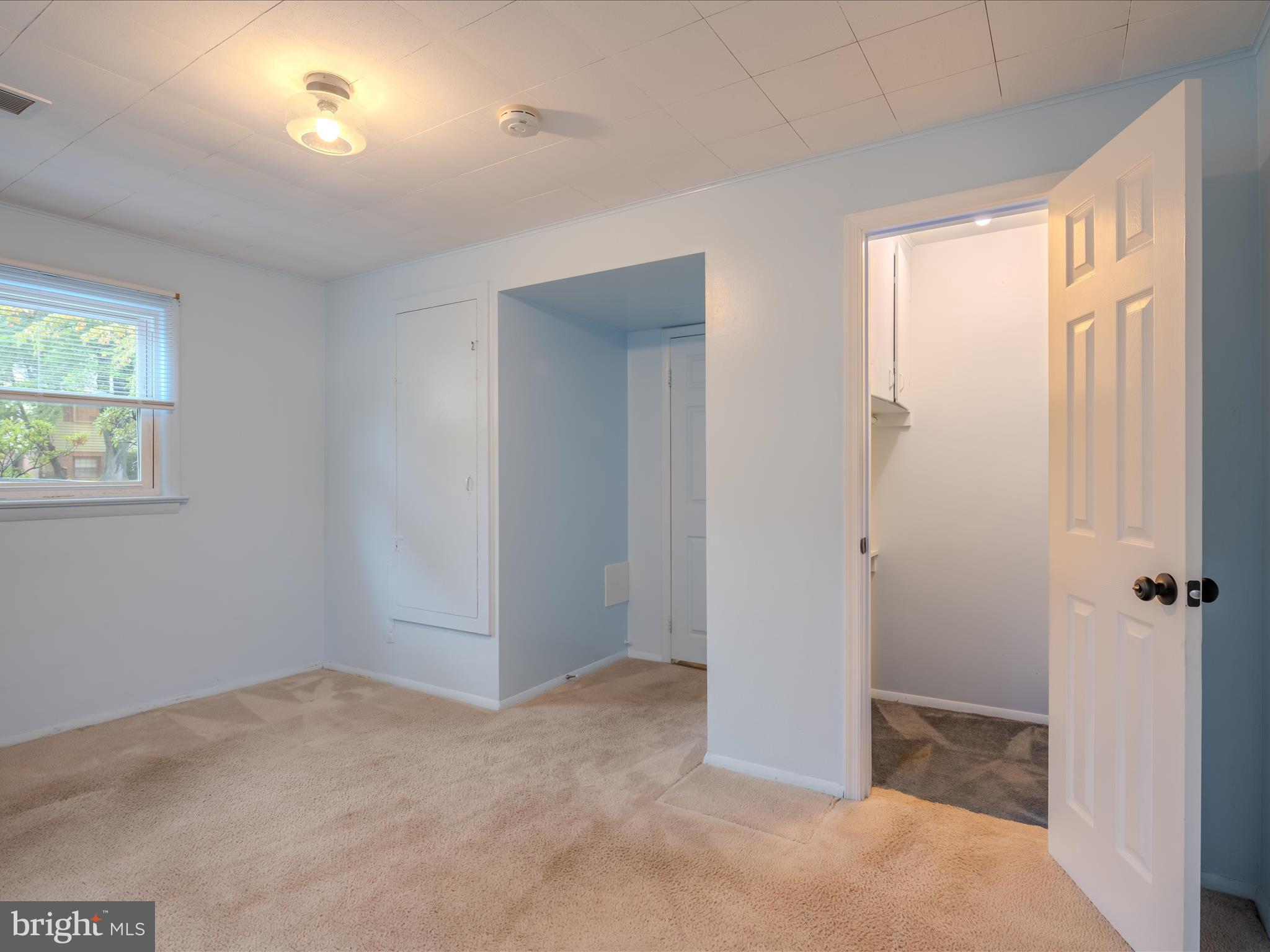 1225 Gladstone Dr