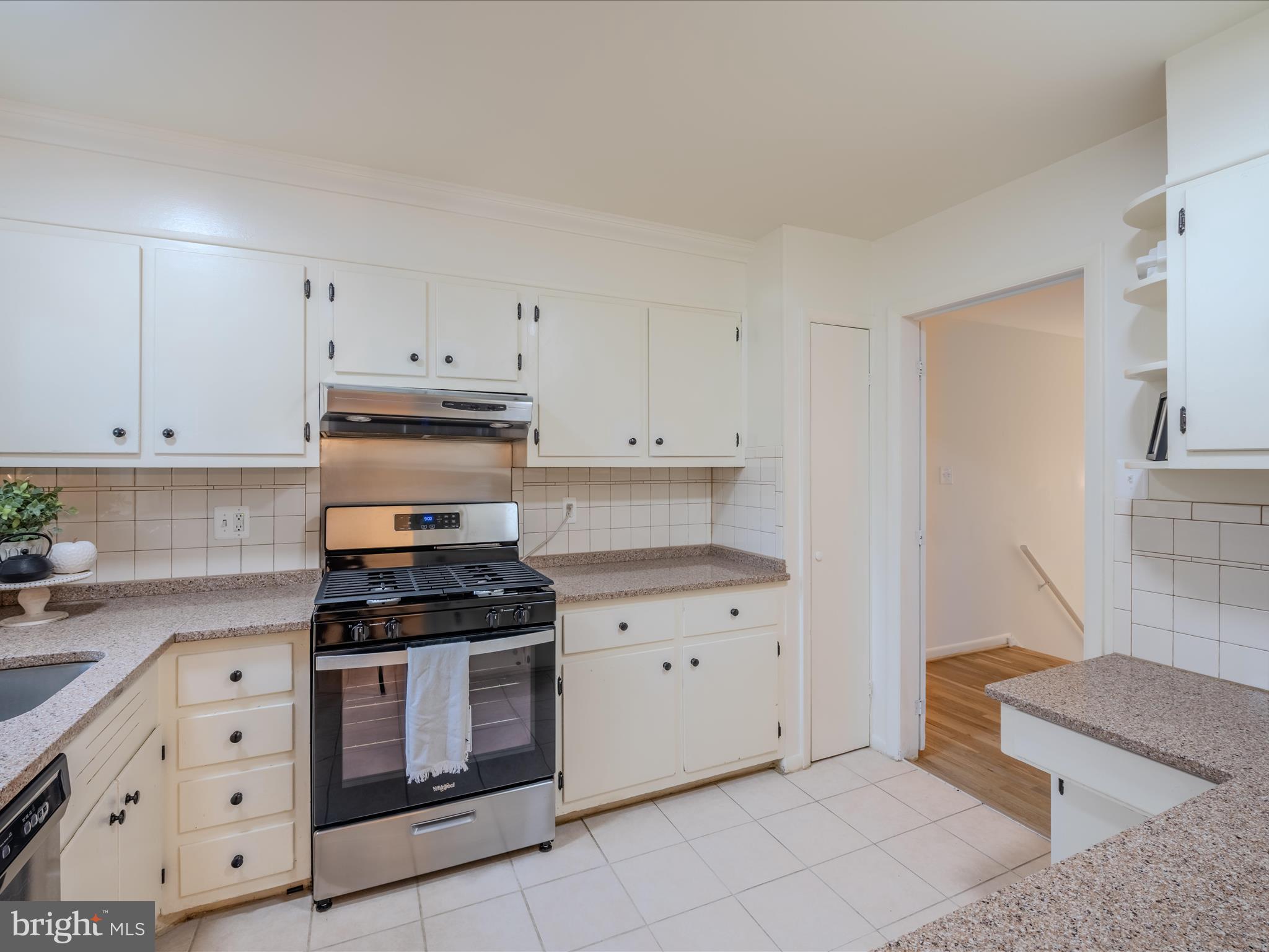 1225 Gladstone Dr