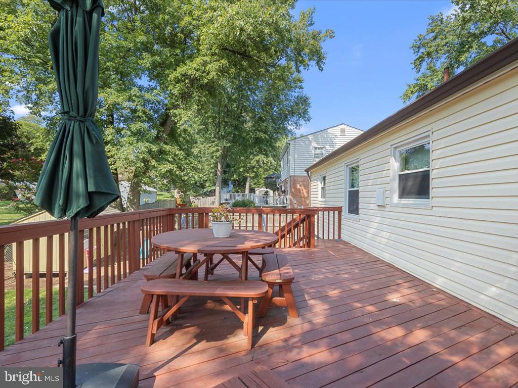 1225 Gladstone Dr