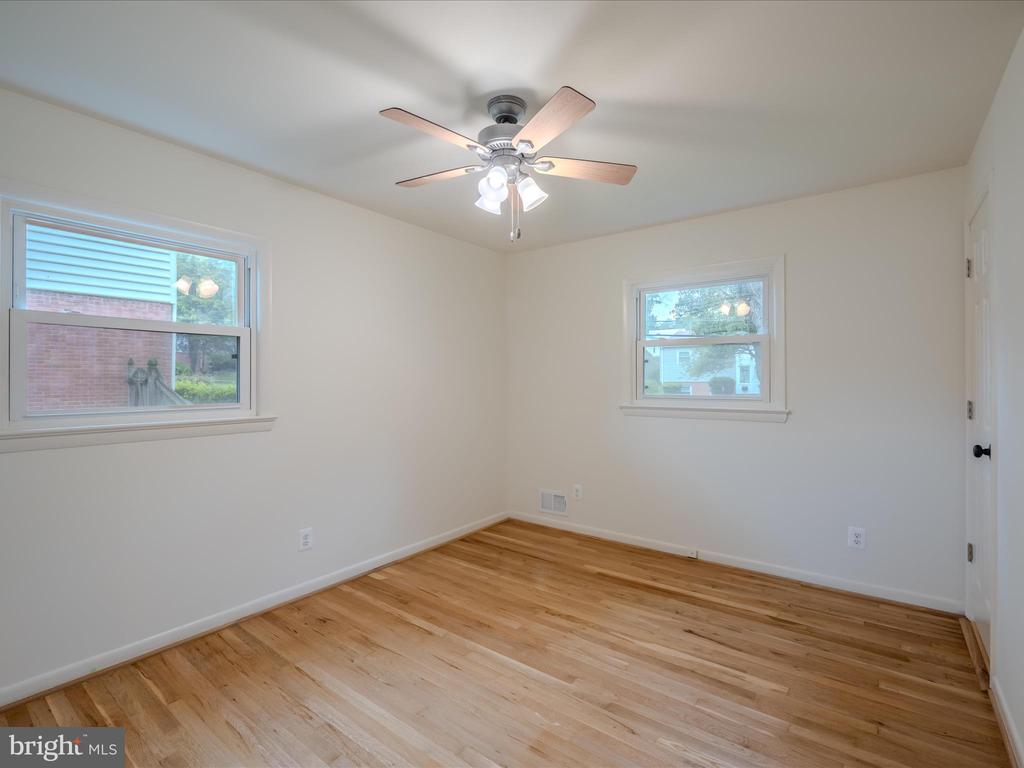 1225 Gladstone Dr
