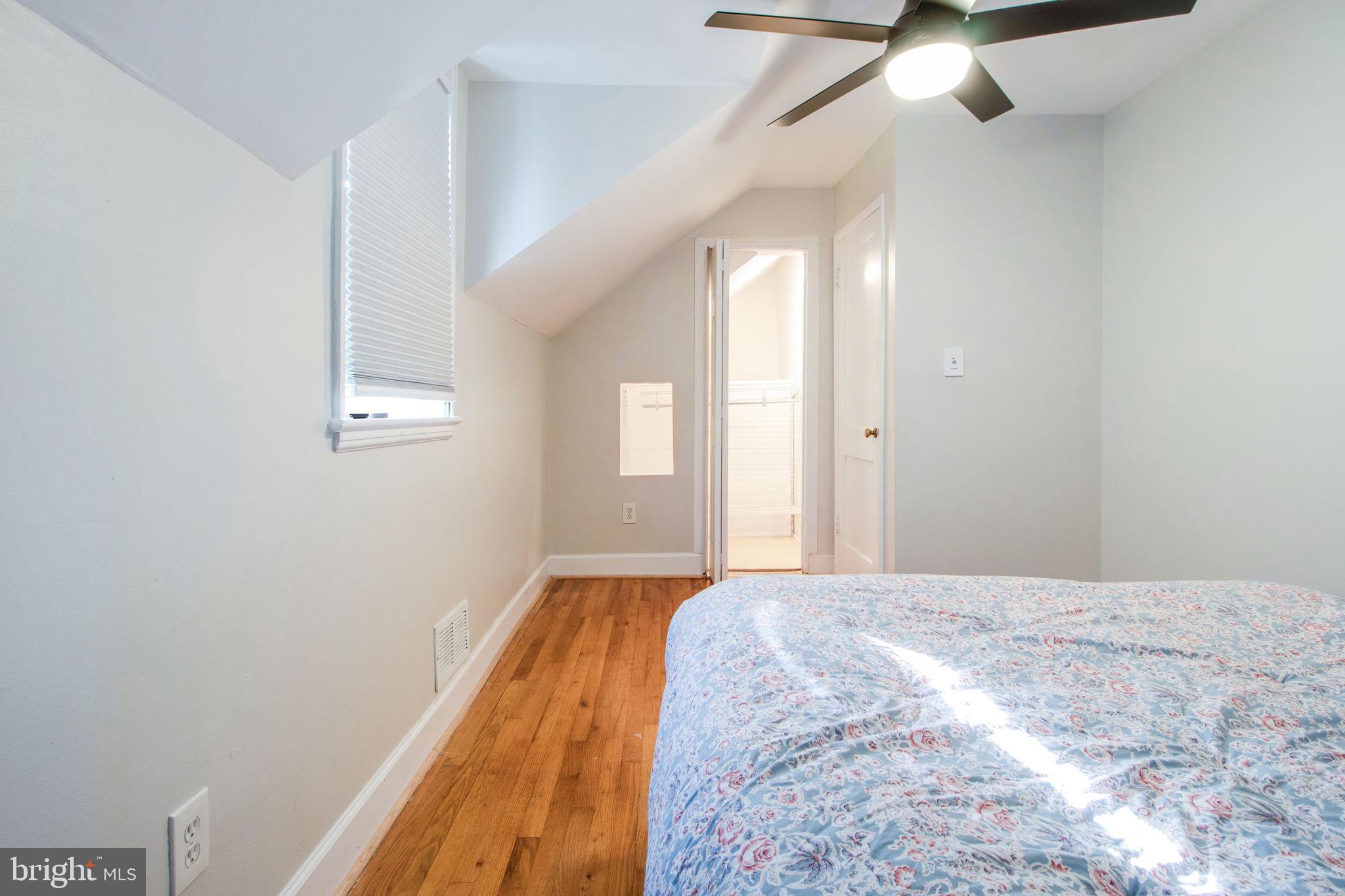 1109 Carson St