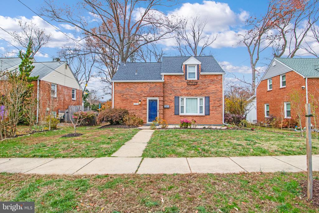 1109 Carson St