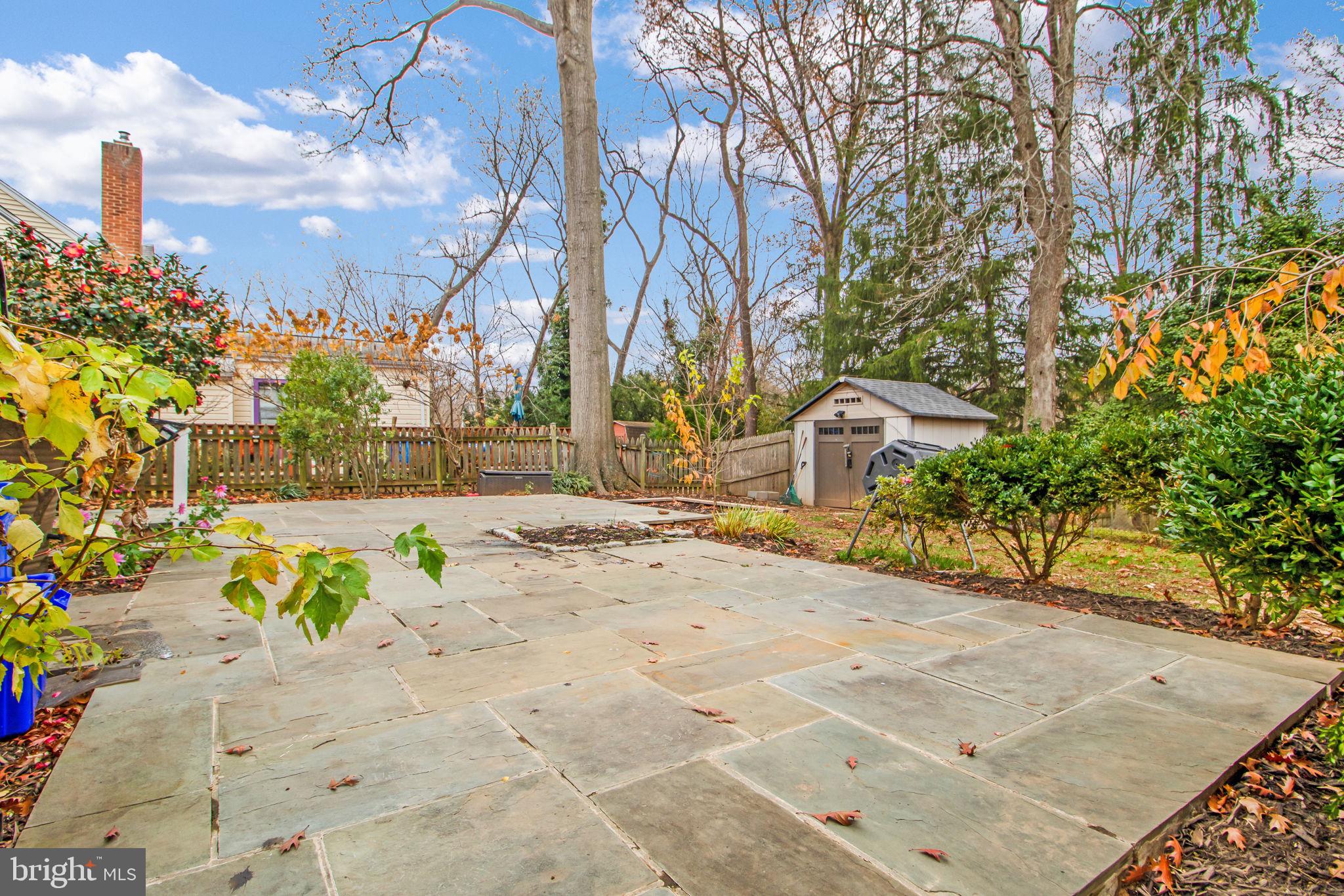 1109 Carson St