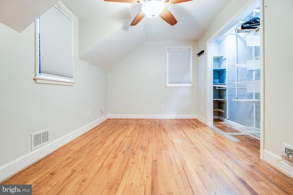 1109 Carson St