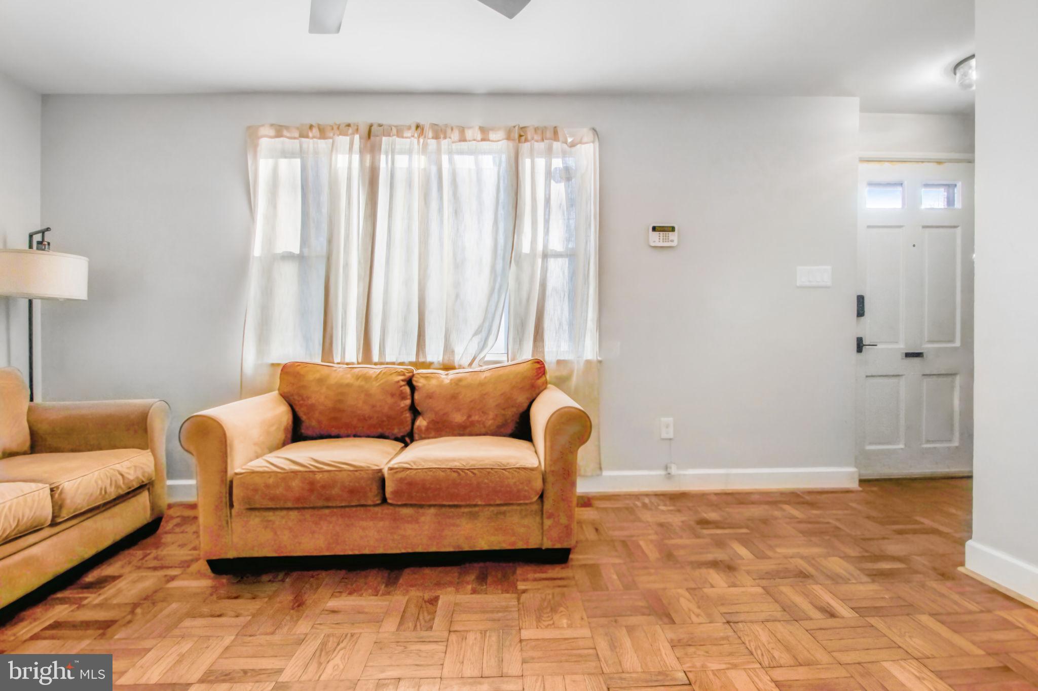 1109 Carson St