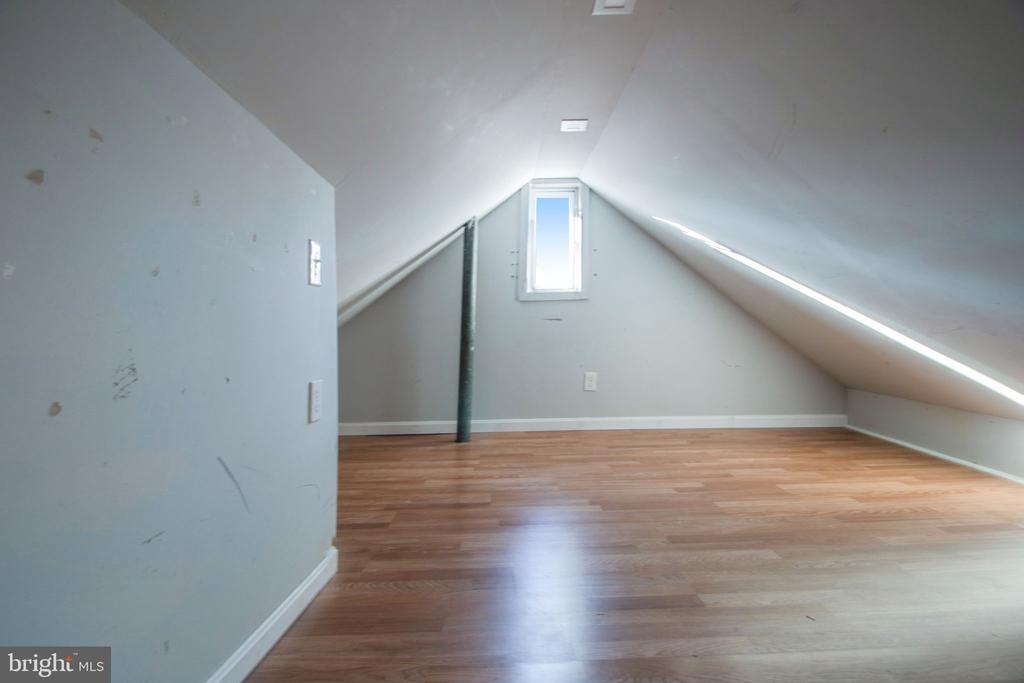 1109 Carson St