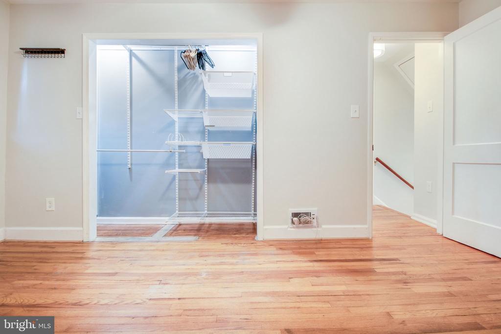 1109 Carson St