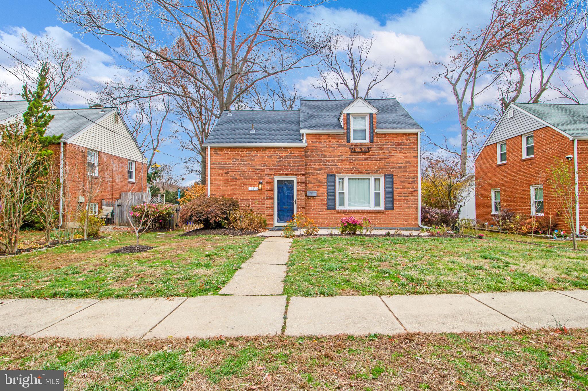 1109 Carson St
