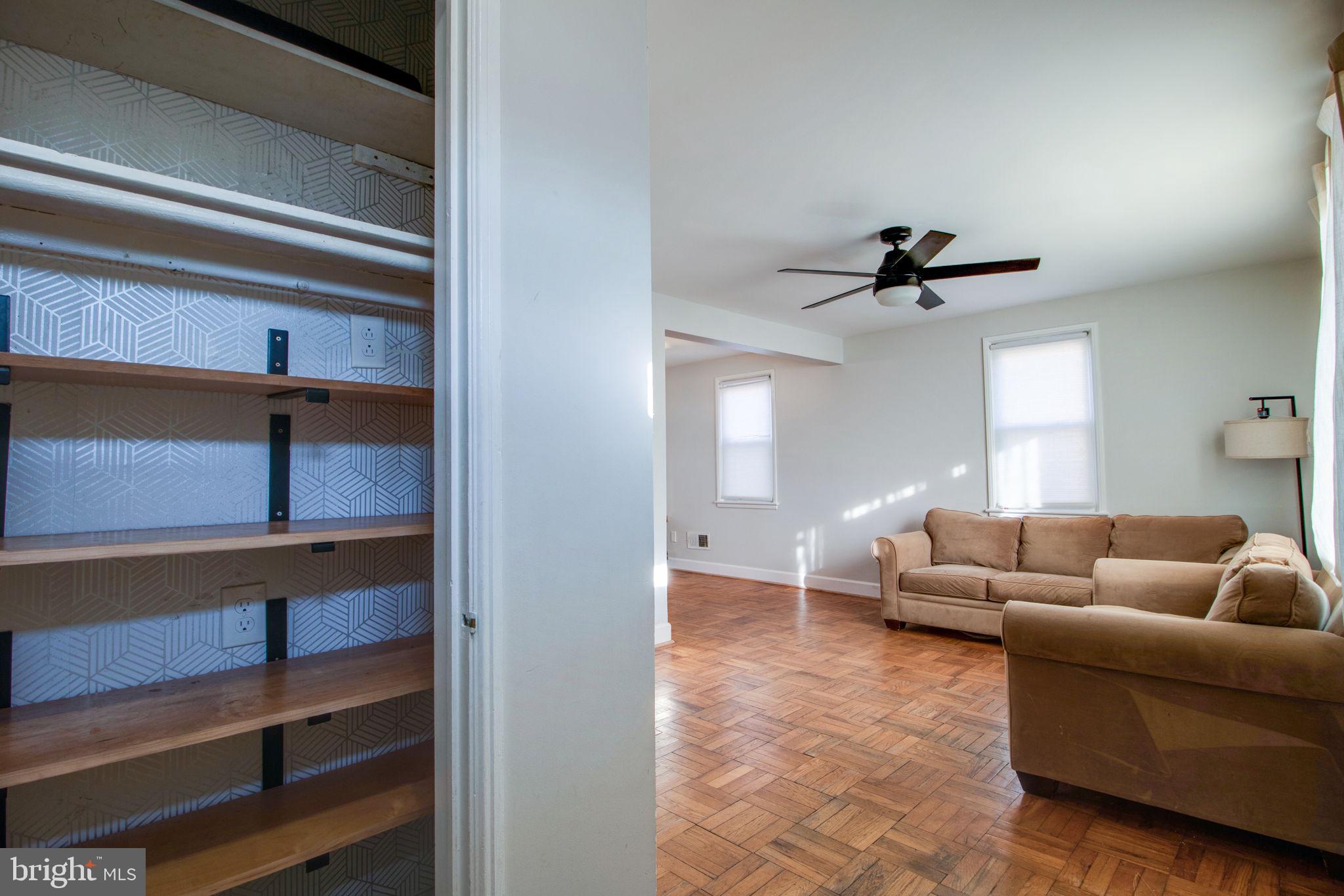 1109 Carson St
