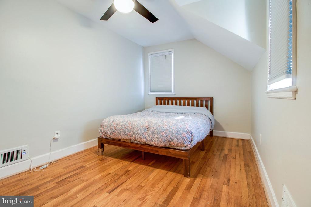 1109 Carson St