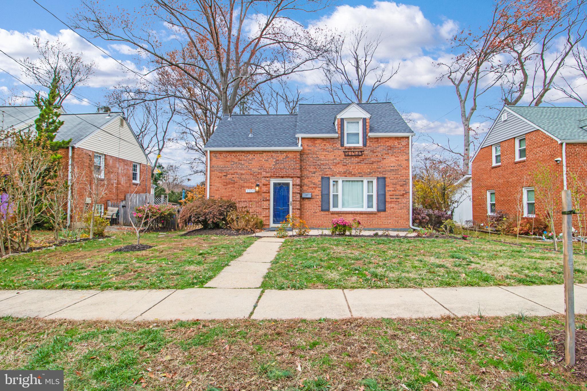 1109 Carson St