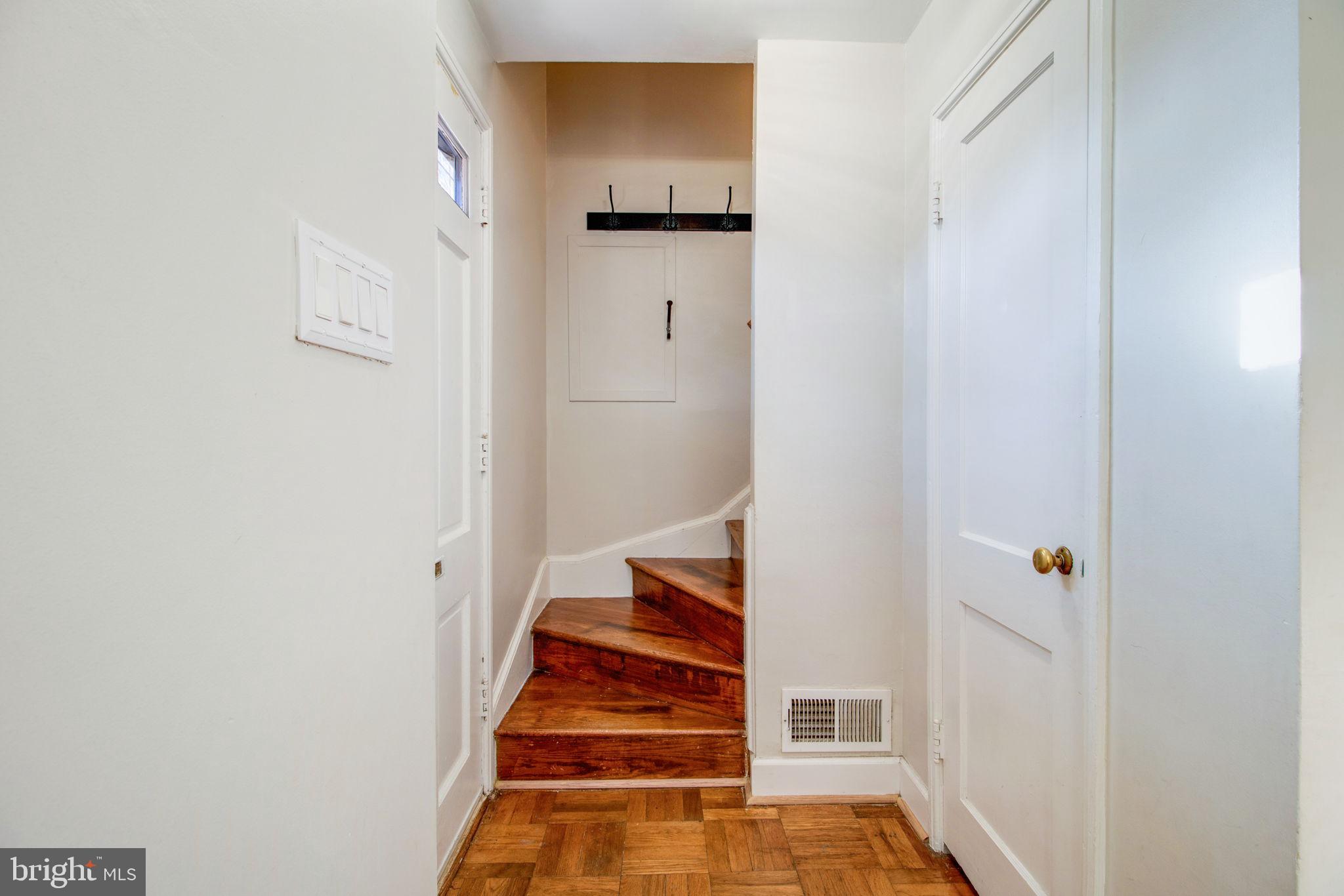 1109 Carson St