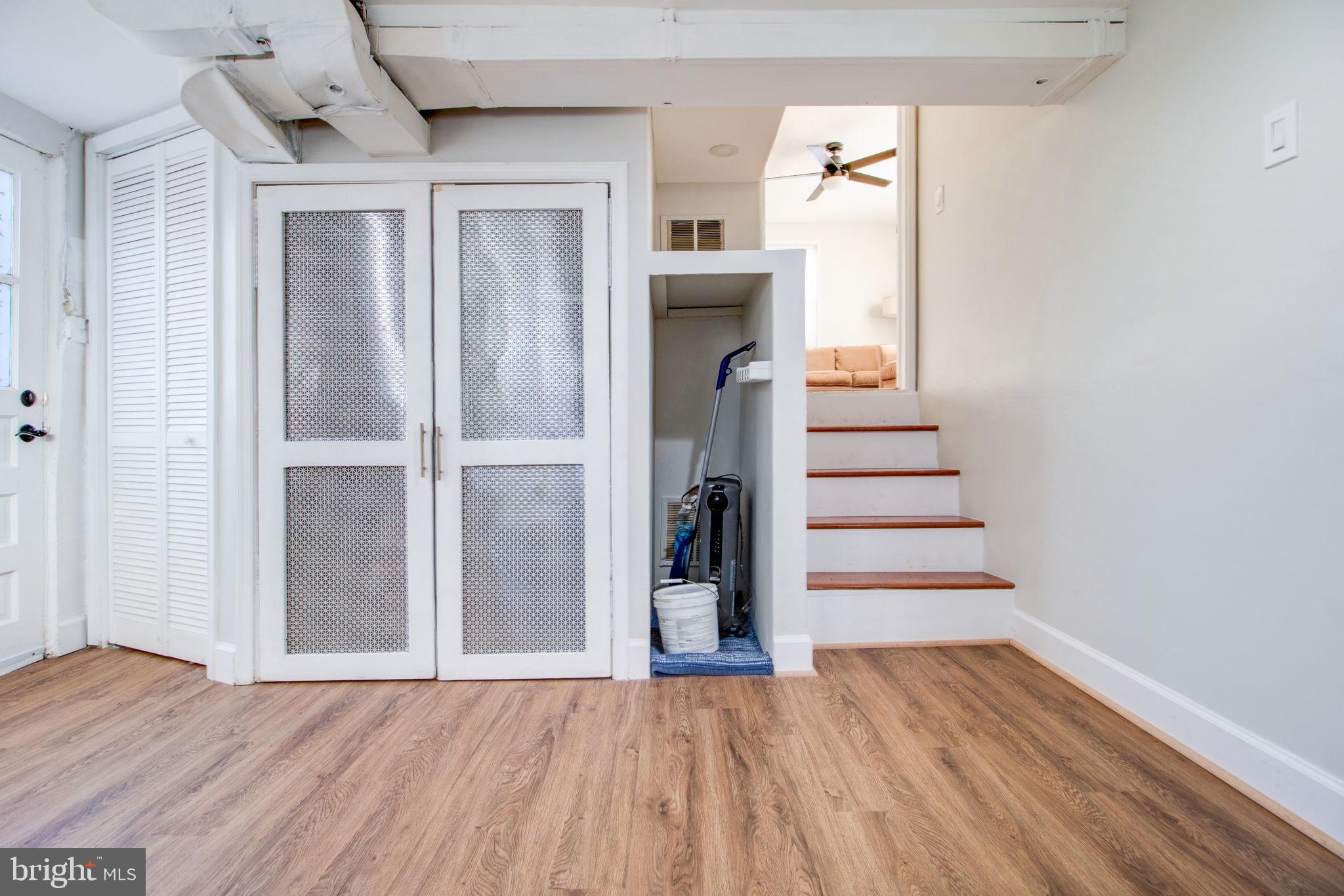 1109 Carson St