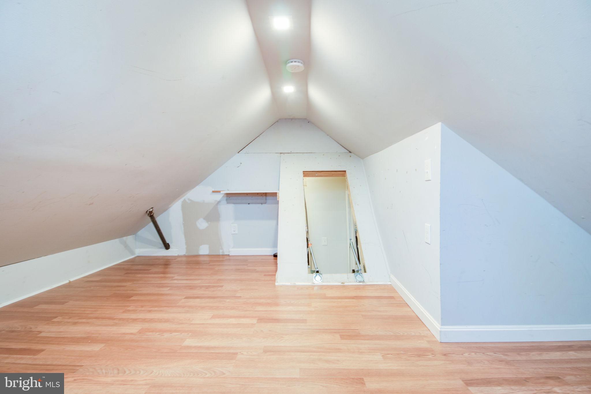 1109 Carson St