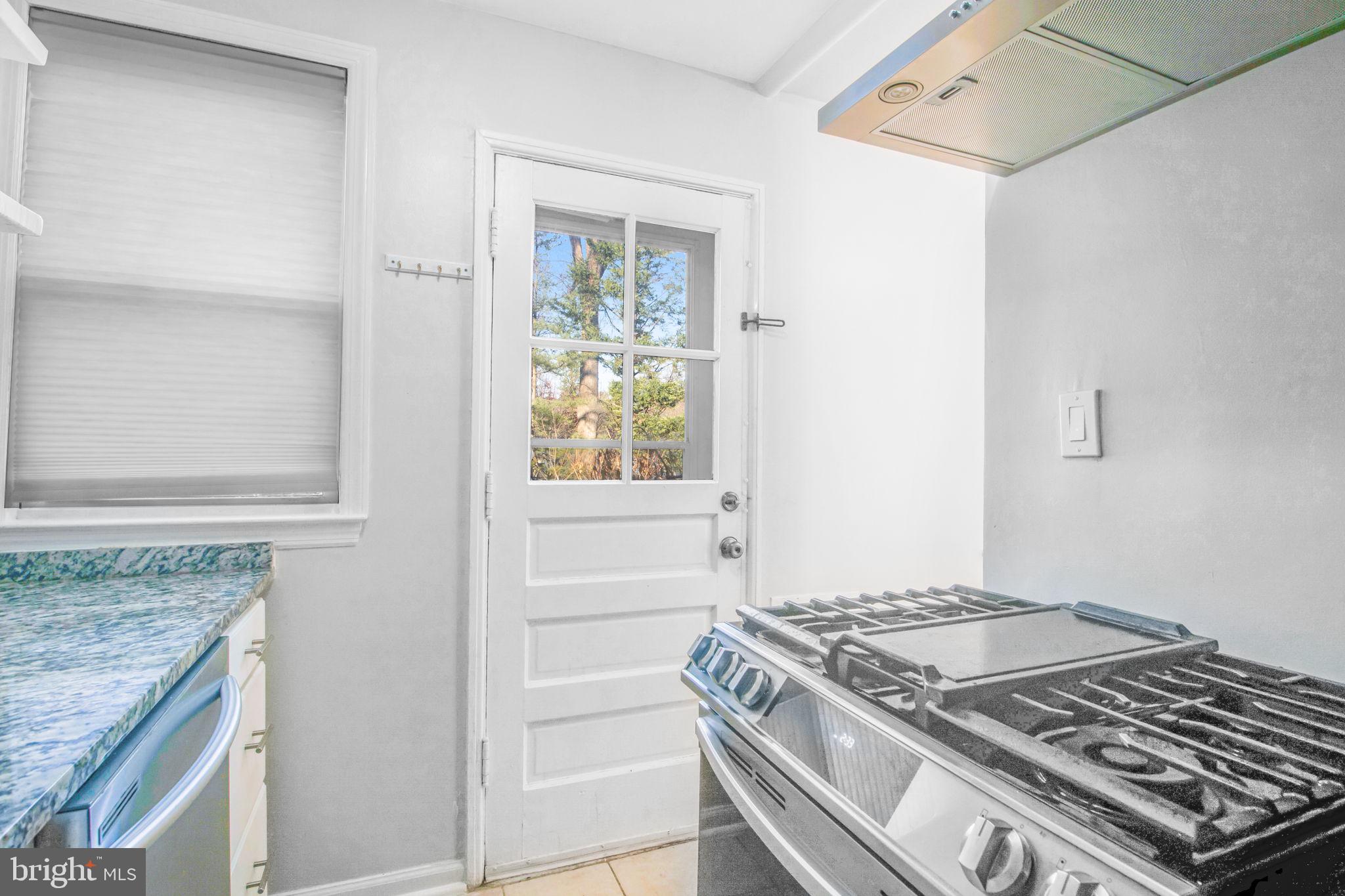 1109 Carson St