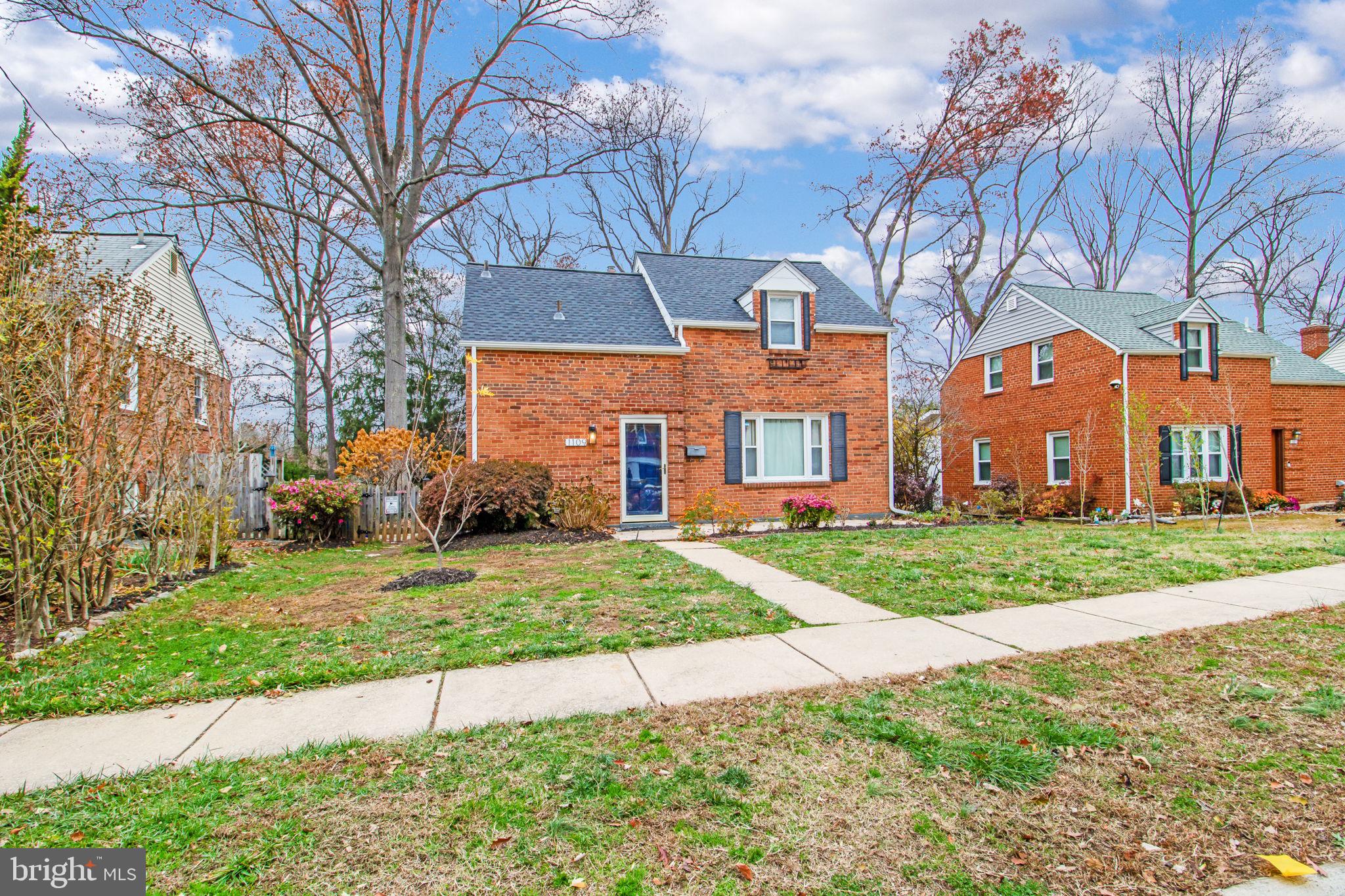 1109 Carson St