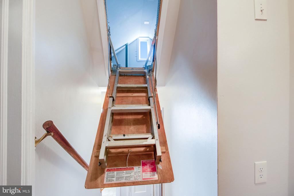1109 Carson St