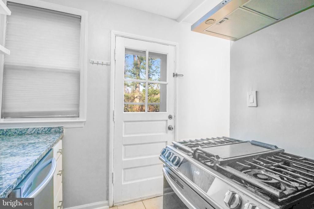 1109 Carson St