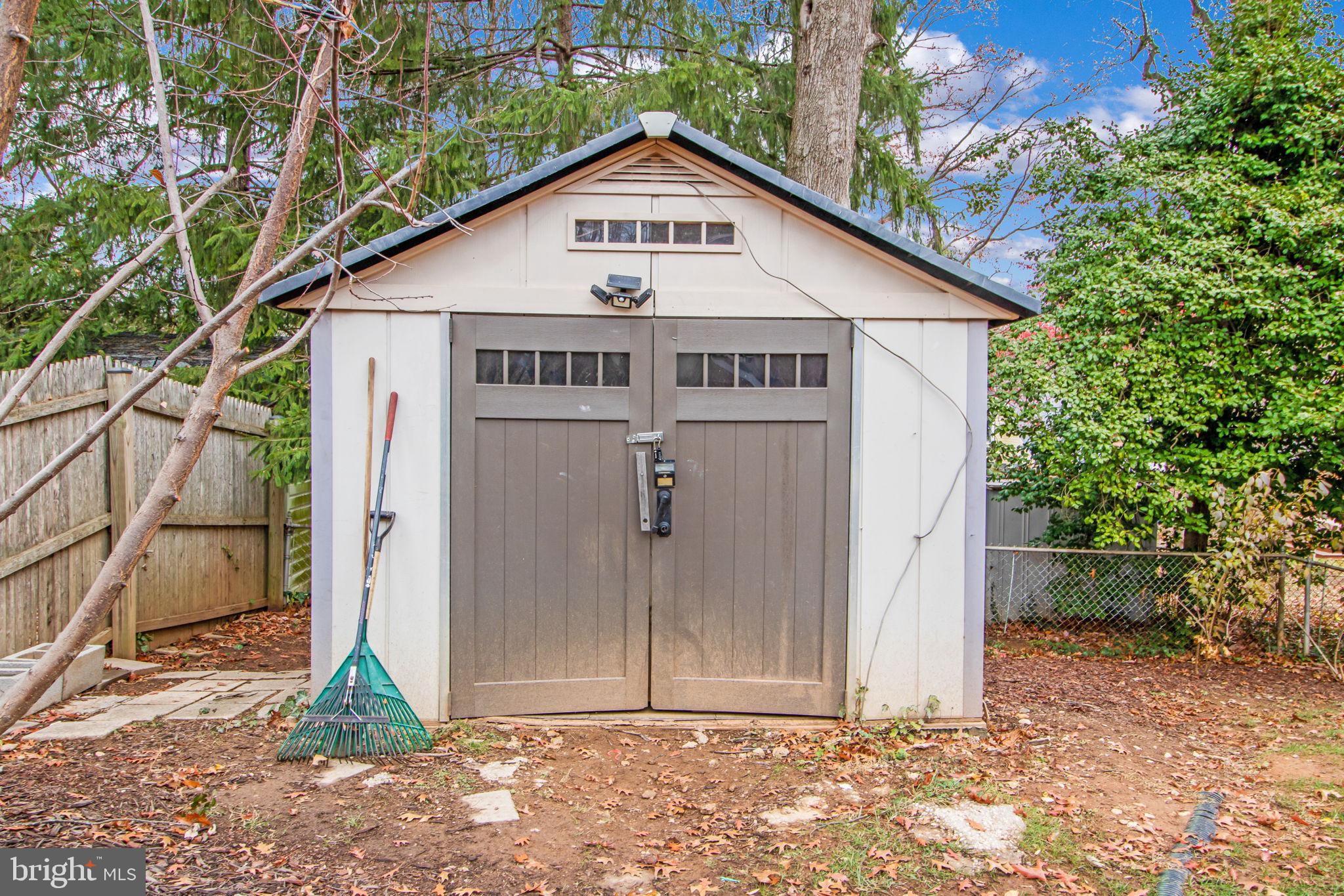 1109 Carson St
