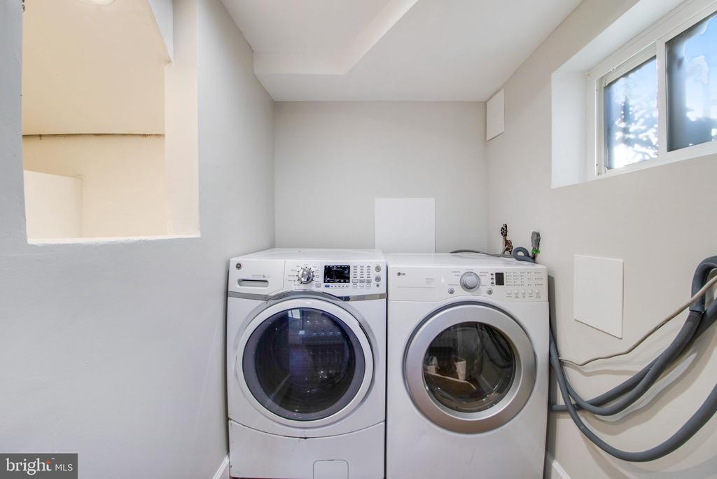 1109 Carson St