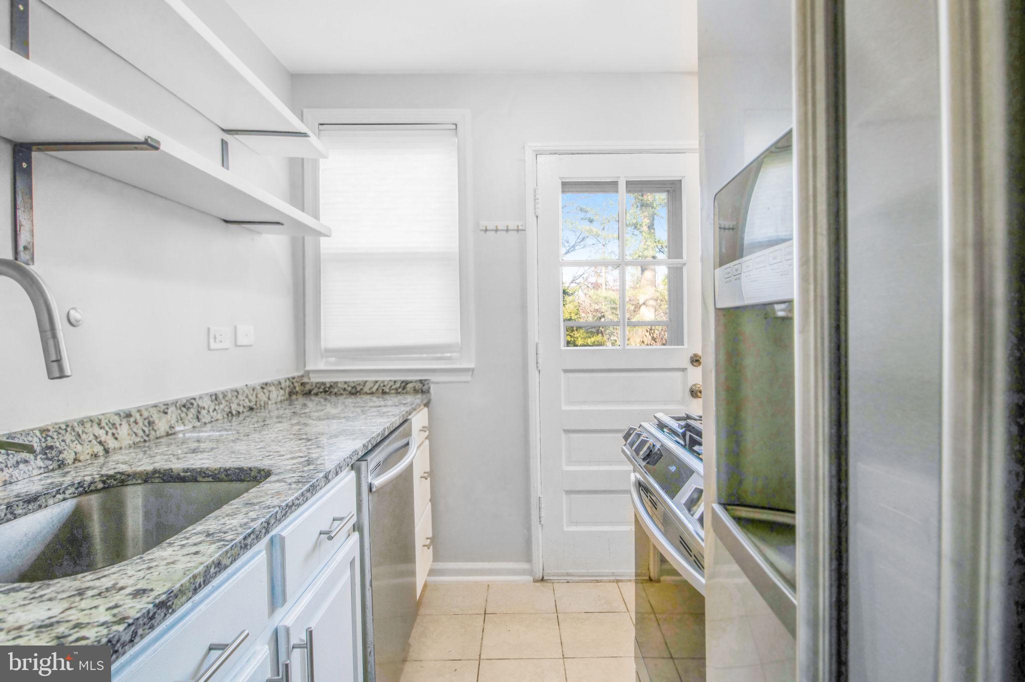 1109 Carson St