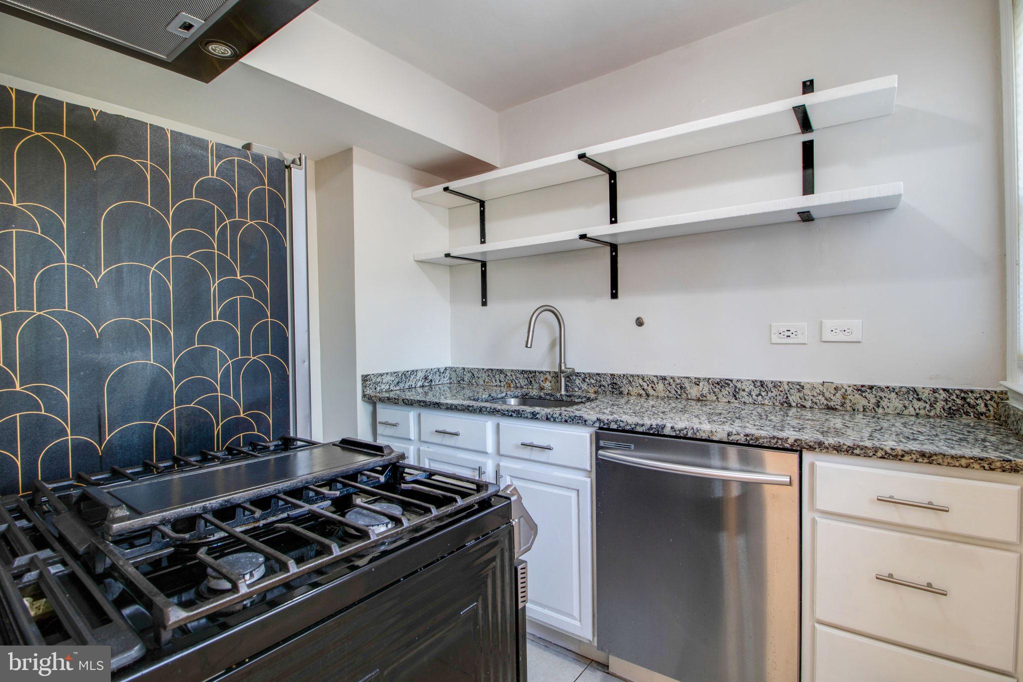 1109 Carson St